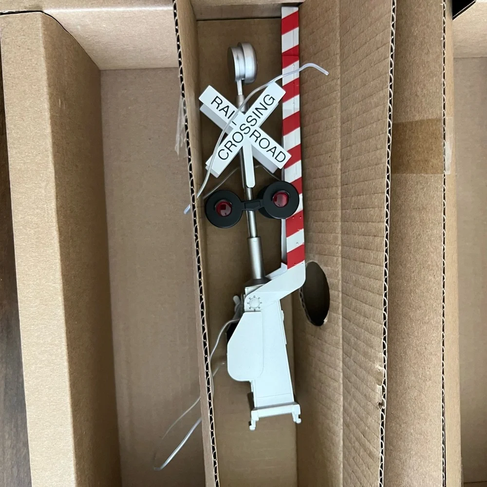 Bachmann Large Scale Dual Crossing Gates - Picture 4 of 5